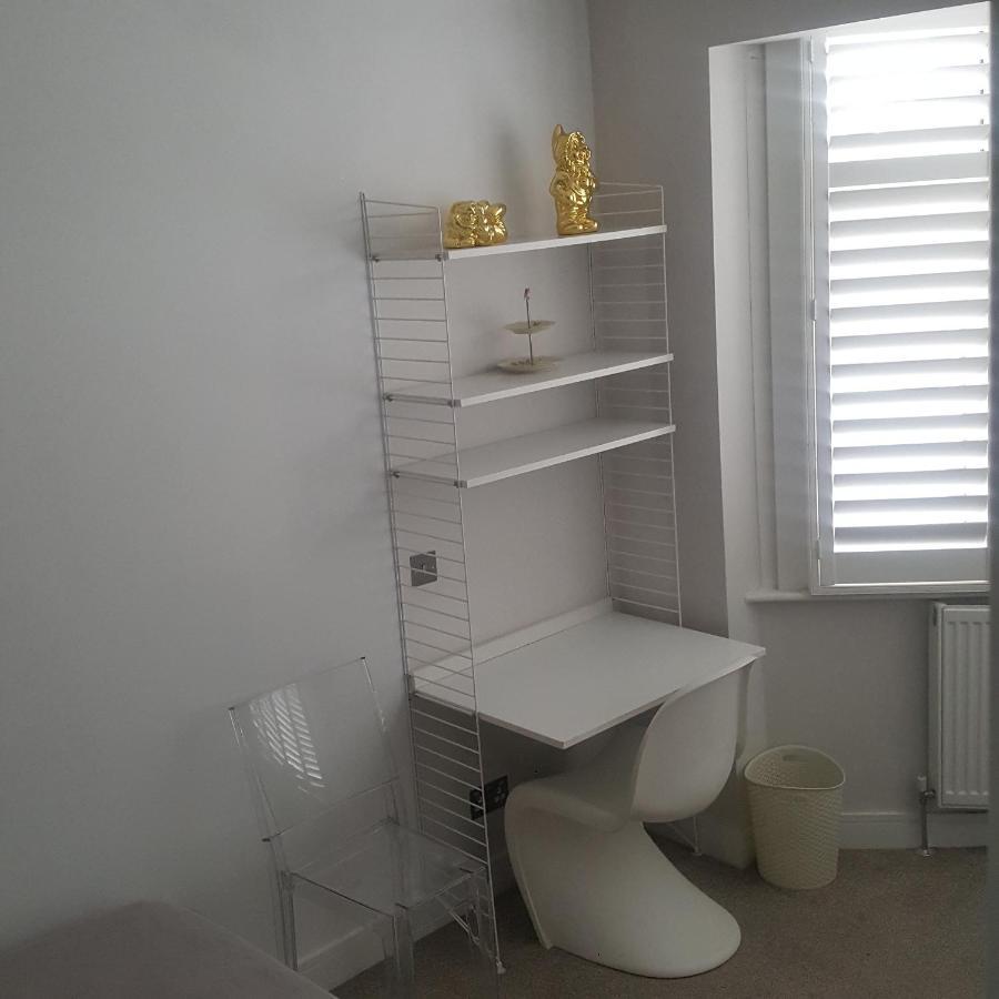 Family Home With Easy Commute To London! Croydon Eksteriør billede