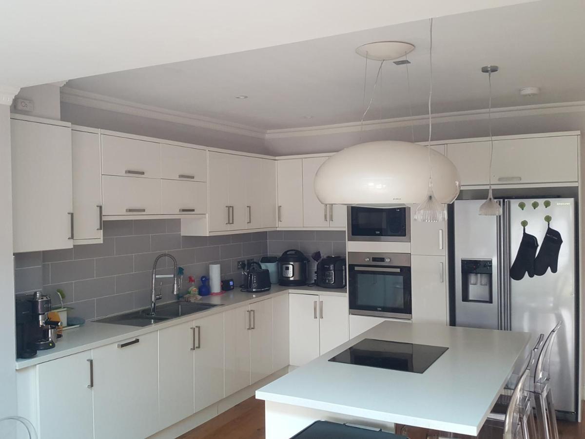 Family Home With Easy Commute To London! Croydon Eksteriør billede